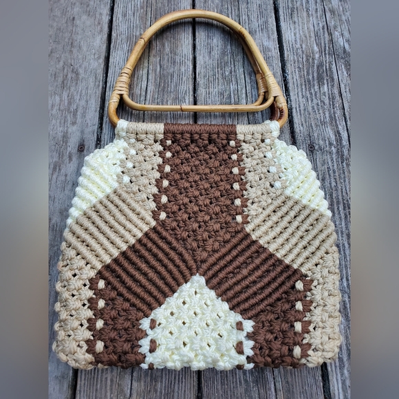 1970s macrame handbag with bamboo handles - Picture 4 of 8